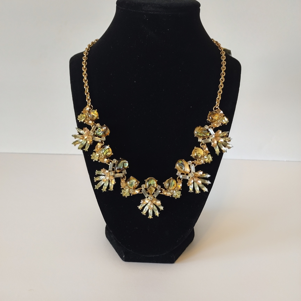 Elegant Gold Statement Necklace